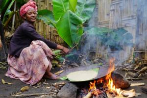 Dorze Tribe woman preparing Kotcho